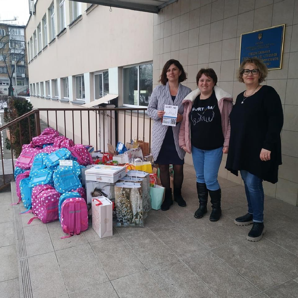 Дякуємо педагогам, учням та батькам школи №196 м. Києва за передані подарунки для дітей