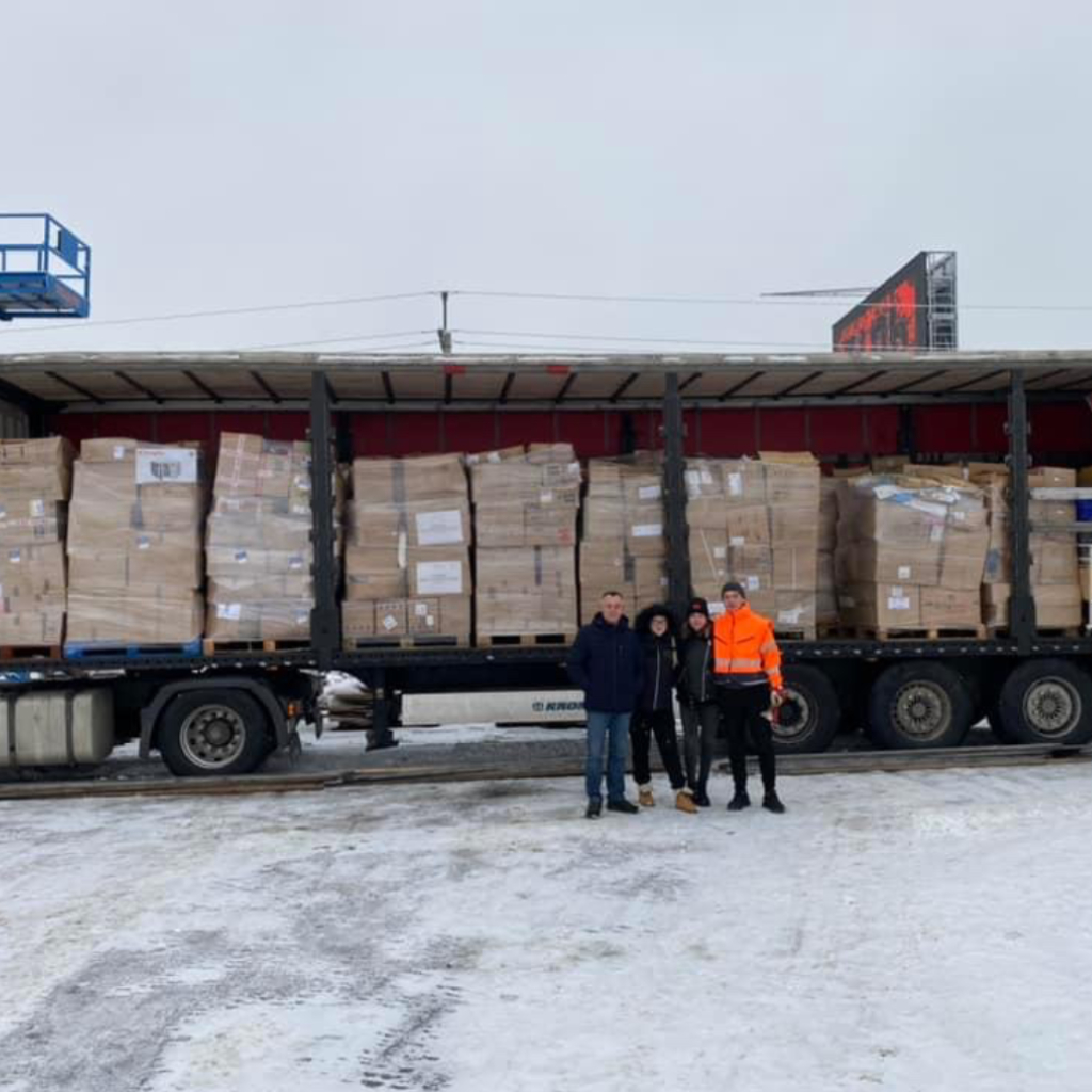 Прийняли фуру з гуманітарною допомогою та два авто Mitsubishi L200 та Ford Transit з Ірландії