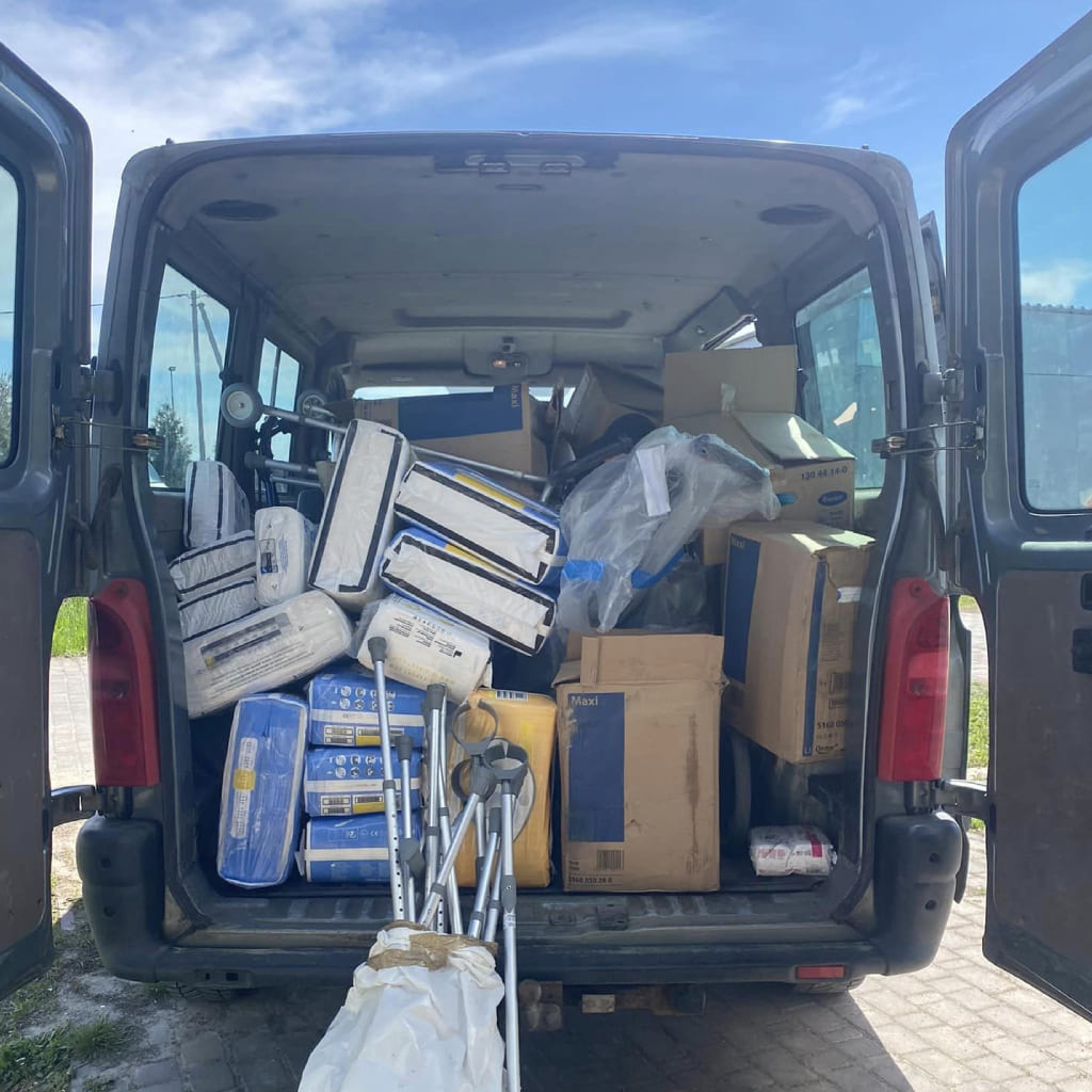 У вихідні дні волонтери теж працюють!￼Відправили медичну гуманітарну допомогу  для Вдячні – Благодійний Фонд , які опікуються  медичними закладами та людьми з інвалідністю.