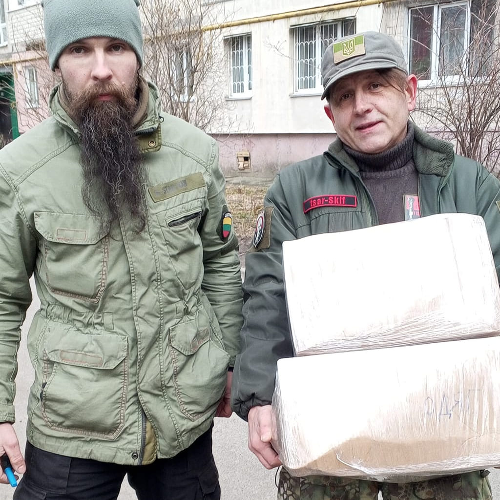 Коли робиш хорошу і корисну справу, то вона відгукується в серцях людей і вони теж бажають долучитись.