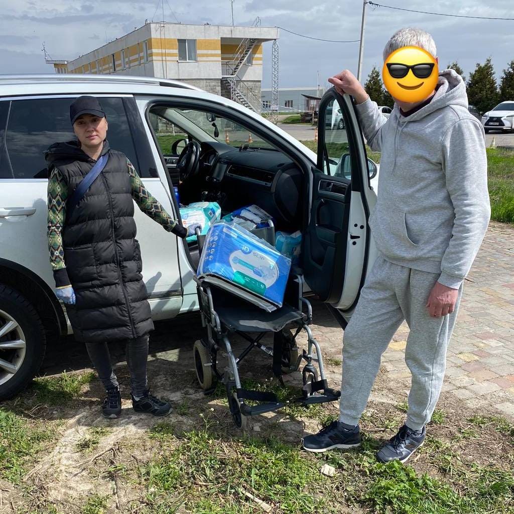 Допомагаємо людям з інвалідністю та особом похилого віку.