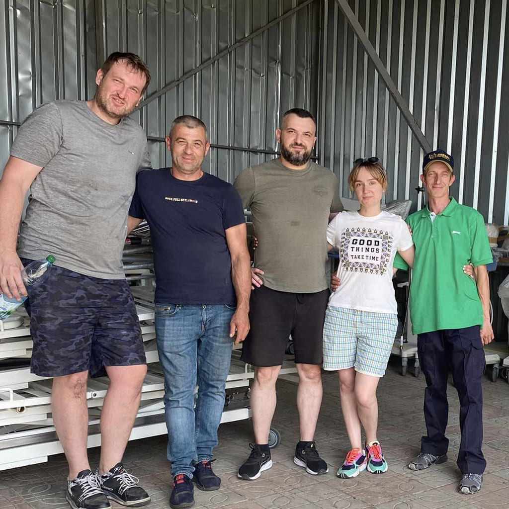 Прийняли естафету – медичний вантаж за підтримки Association of Ukrainians in Republic of Ireland від HSE Ireland прибув у Бровари!