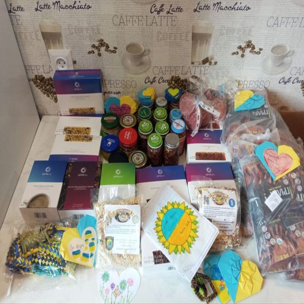 Відправили на передову ще 150 хімічних грілок. А також смаколики: