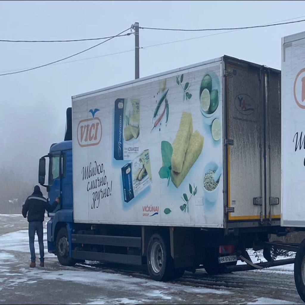 Позавчора прийняли фуру з гуманітарною допомогою (рентген-апарат, харчування, медикаменти, речі, одяг, взуття, іграшки) від наших партнерів-друзів з Ірландії