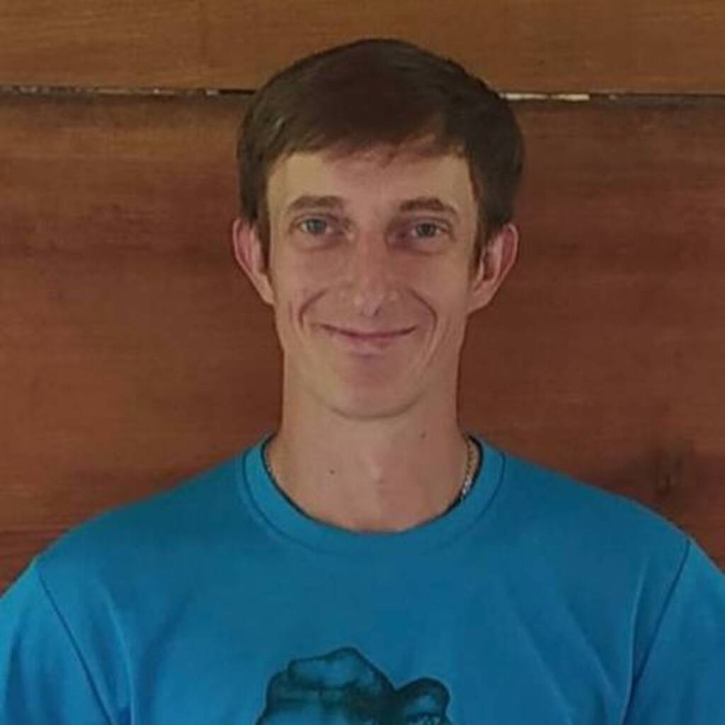 Приймай найщиріші вітання, з Днем народження, наш волонтере – Бурковський Олександр.