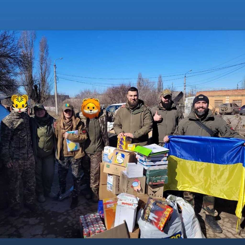 Волонтерський рух нагадує велику дружню українську родину в якій всі готові допомагати один одному робити спільну справу.