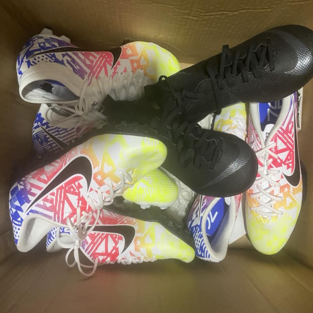 Цими днями ми передали спортивні буци для юнацької футбольної команди з м. Львів.