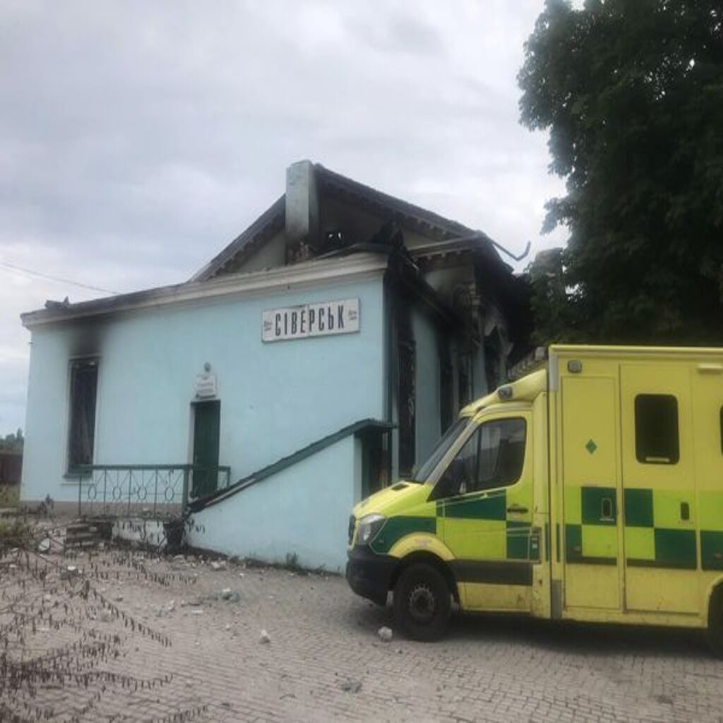 Отримали фотозвіт та слова подяки  з лінії фронту – Карета швидкої допомоги працює та рятує життя нашим пораненим захисникам та цивільному населенню.