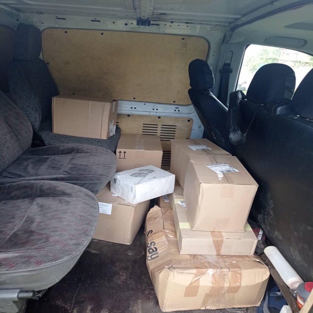 Для підрозділу спецпризначення, що боронять нашу країну на сході, відправили протиїнові коктейлі, вологі антибактеріальні серветки та смаколики