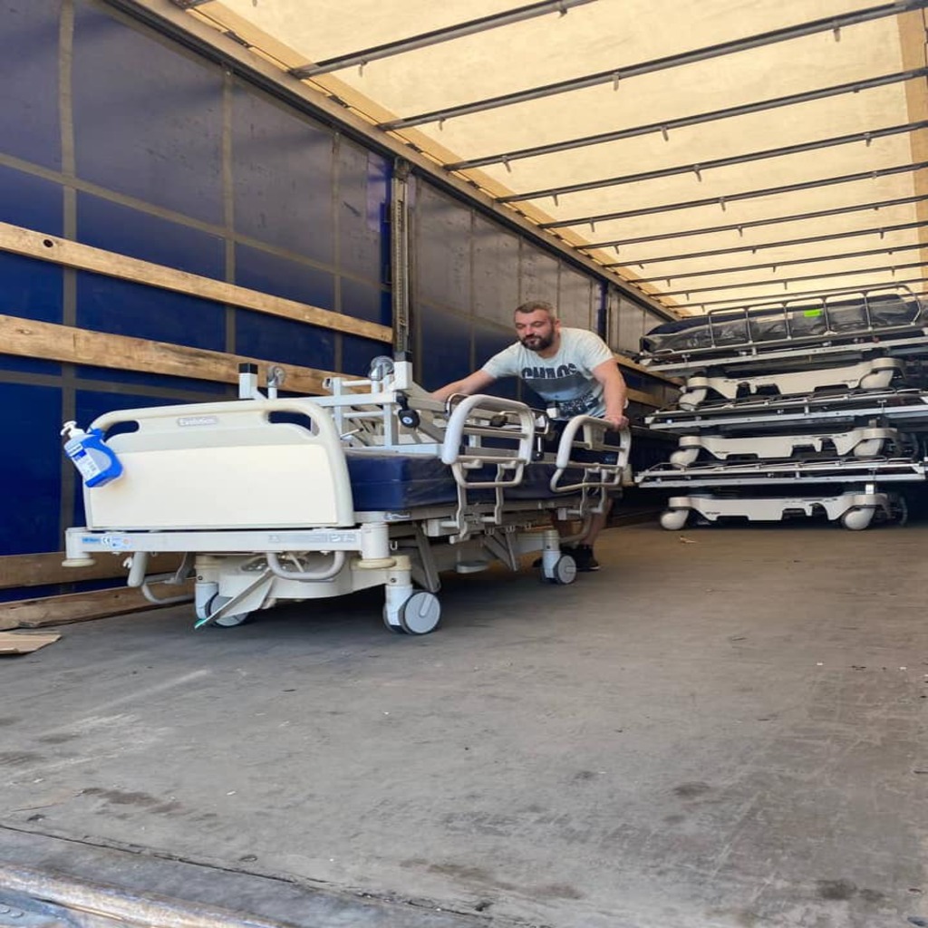 Вчора прийняли першу фуру з медичним обладнанням від HSE Ireland ( Управління охорони здоров’я Ірландії)