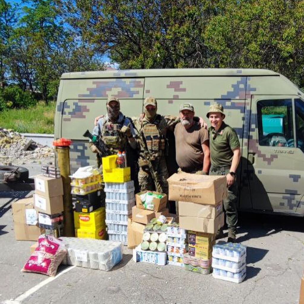 Черговий гуманітарний вантаж поїхав до військових на передову.