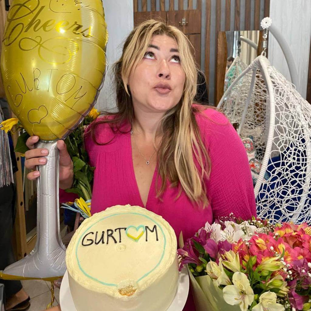 Зібрались нашою волонтерською родиною привітати чарівну колегу Viktoriia Korniiko з днем народження.