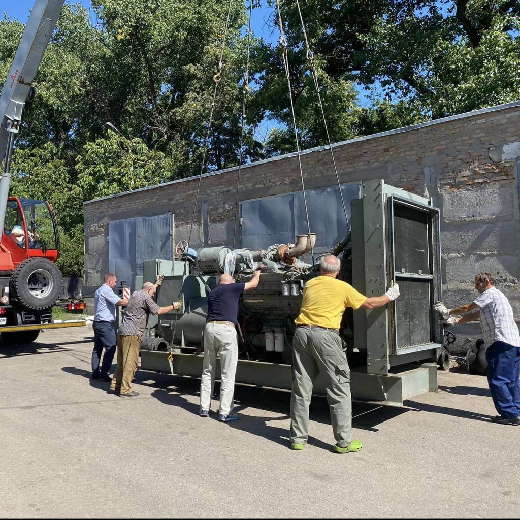 Сьогодні у свято Медового Спасу передали подарунок до Комунального підприємства «Броваритепловодоенергія» – потужний генератор  580 кВт