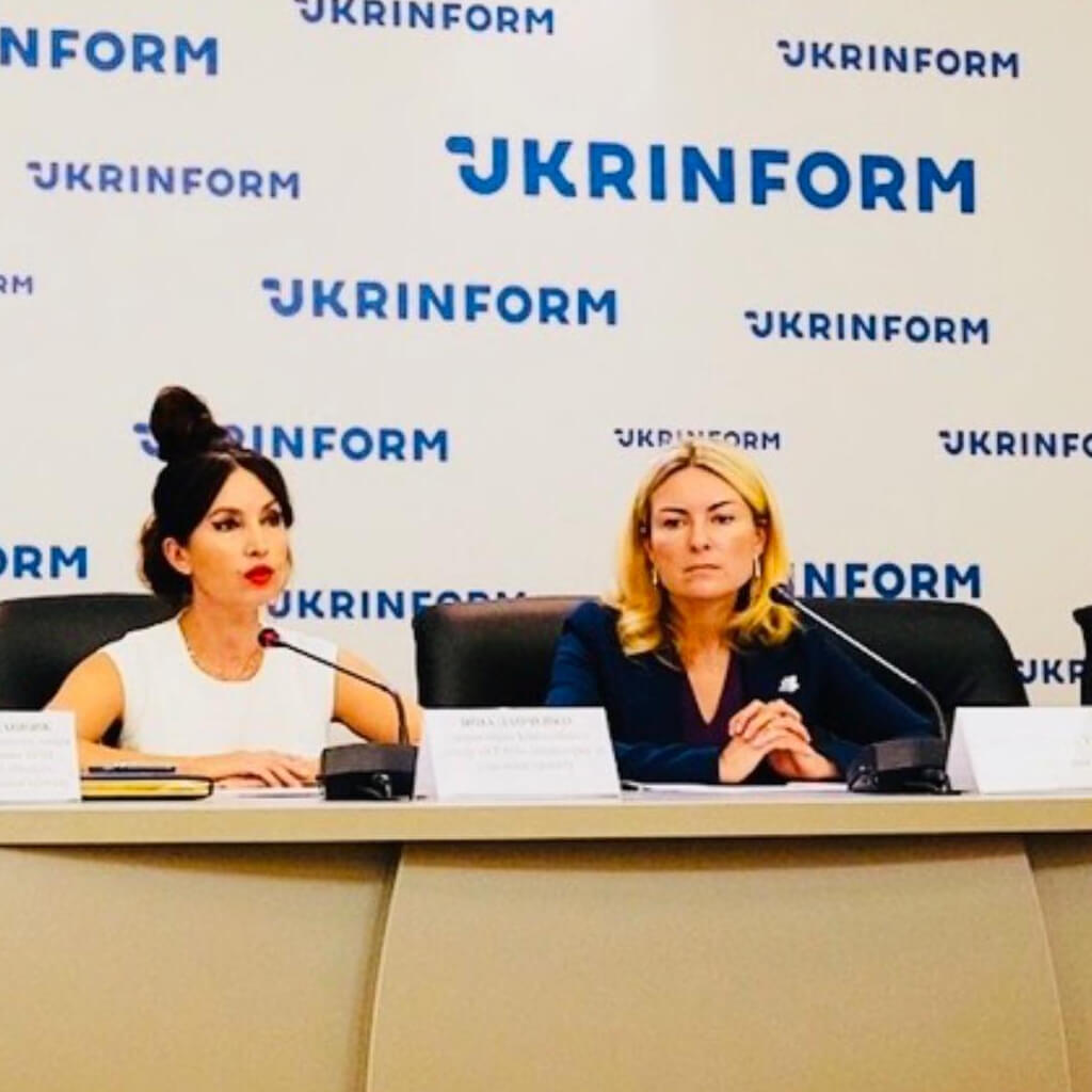 Щиро вітаємо Інна Данченко та Благодійний фонд “Кран” з річницею! Багато років кропіткої праці заради  життя!