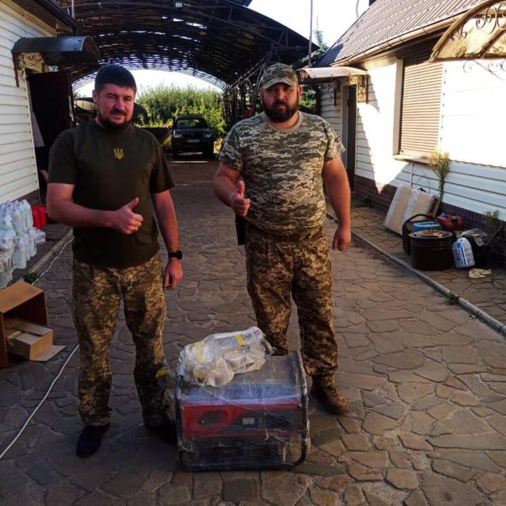 Для забезпечення комфортних умов роботи бригади парамедиків на Лиманському напрямку передали від української  громади графства Каван- місто Black Lion та Association of Ukrainians in Republic of Ireland генератор потужністю 2,2 кВт.