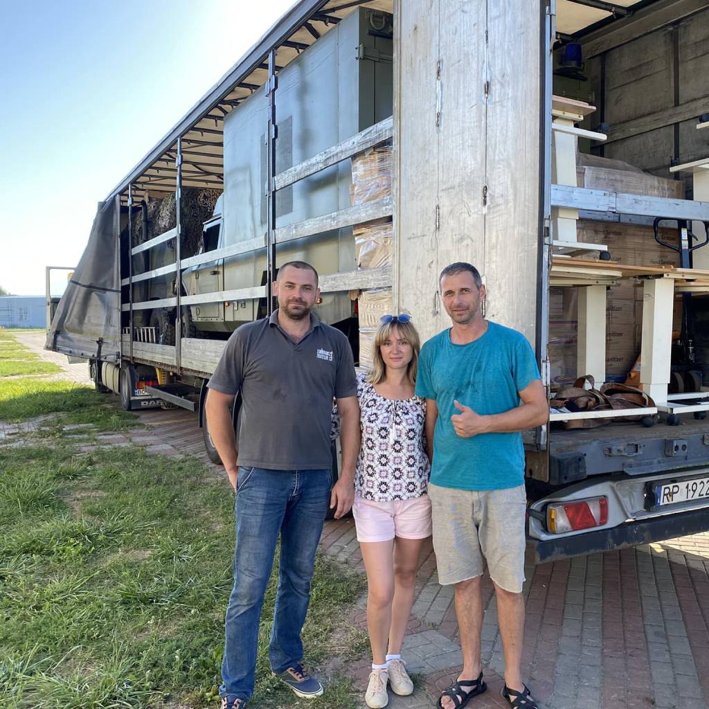 Друзі, ви напевно звертали увагу на два медичні авто марки Hummer для евакуації поранених, які ми забрали для ремонту з передової.