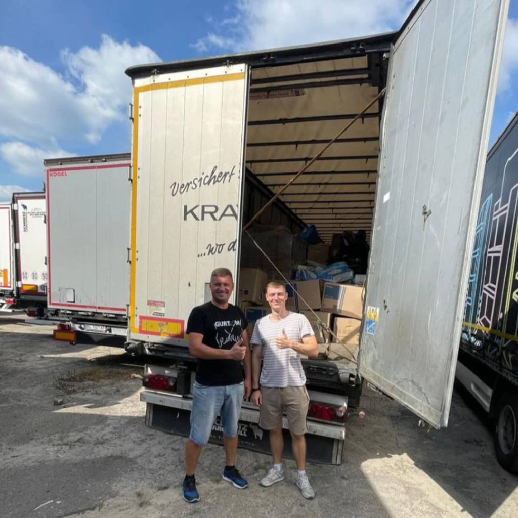 Сьогодні наші волонтери загрузили фуру з гуманітарною допомогою до Броварів, яку прийняли на передодні з Перемишля.