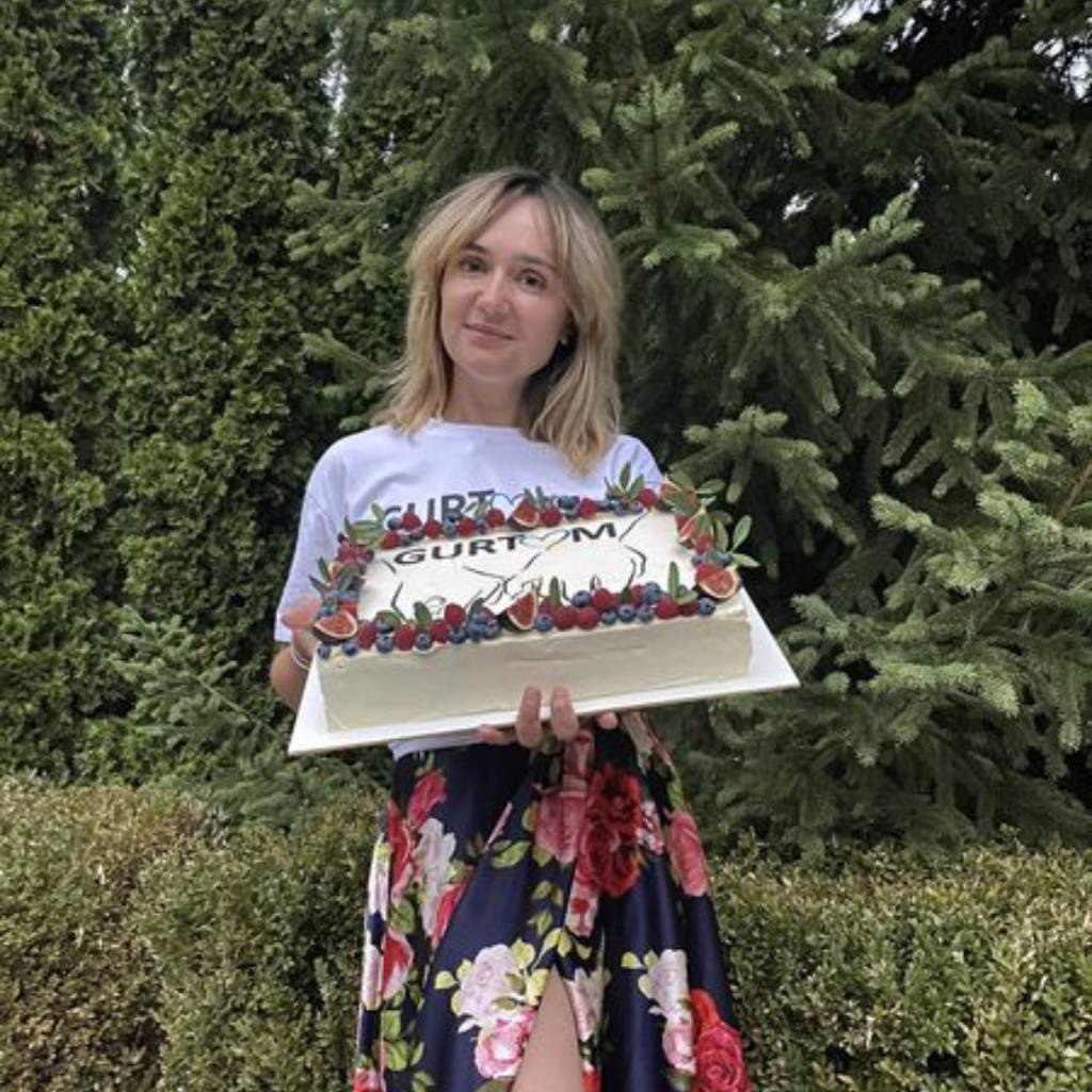 Сьогодні в нашій волонтерській родині ще одне свято – день народження засновниці і голови правління нашого Благодійного Фонду “Гуртом ЮА” Вікторія Волинець.