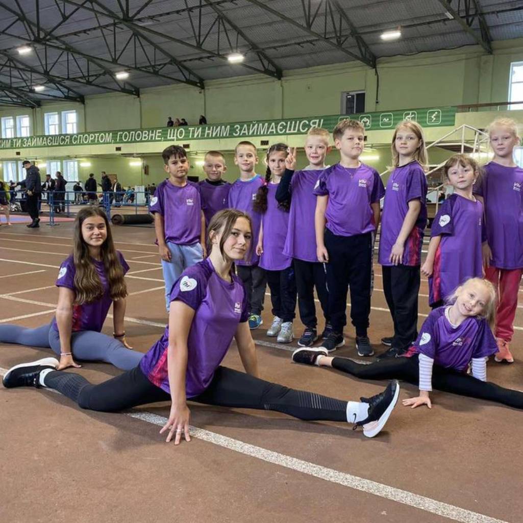 Наша команда працює над тим, щоб якомога більше людей отримали приводи для приємної посмішки та відчули турботу.