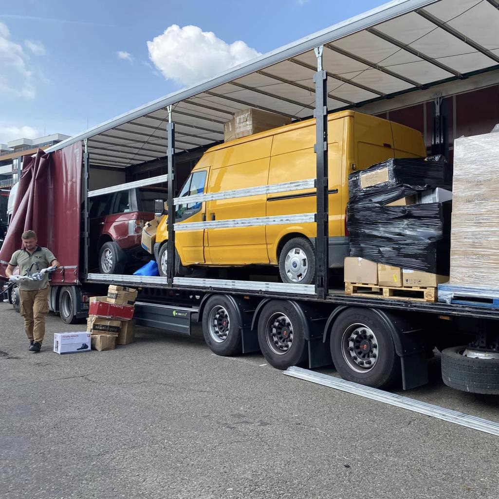 Прийняли фуру з гуманітарною допомогою від Association of Ukrainians in Republic of Ireland