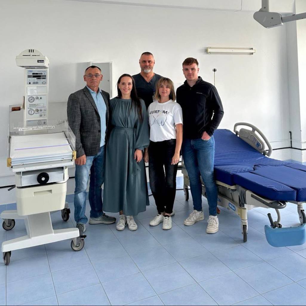 Медичний проект нашого фонду постійно в роботі і наповнює різні медичні заклади обладнанням, інструментами та іншими потрібними девайсами.