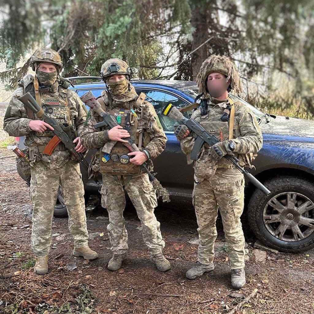 Ще одного залізного коня доставлено на схід. Цей джип уже працює на передовій, де на відмінно виконує свою роботу.