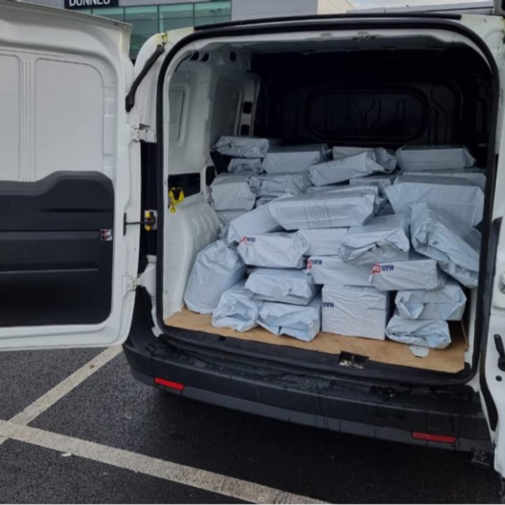 Дякуємо Nova Poshta Humanitarian за безкоштовну доставку гуманітарного вантажу.