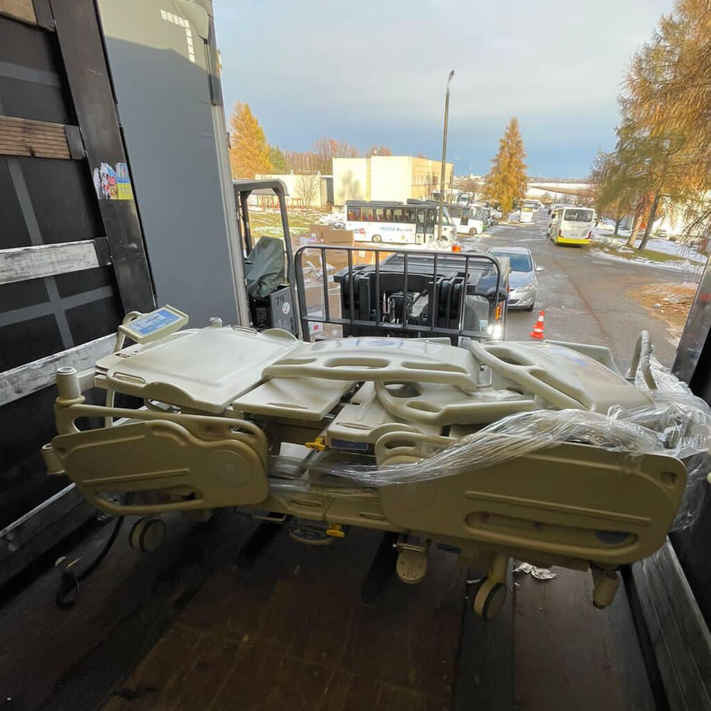 Сьогодні прийняли ще одну фуру в Перемишлі з гуманітарною допомогою різного призначення з Ірландії.