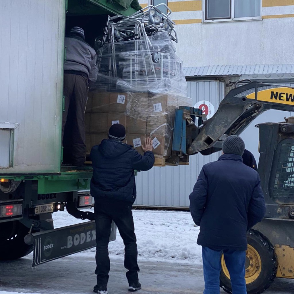 Передали в Оржицьку центральну районну лікарню (Полтавська область) велику кількість виробів медичного призначення
