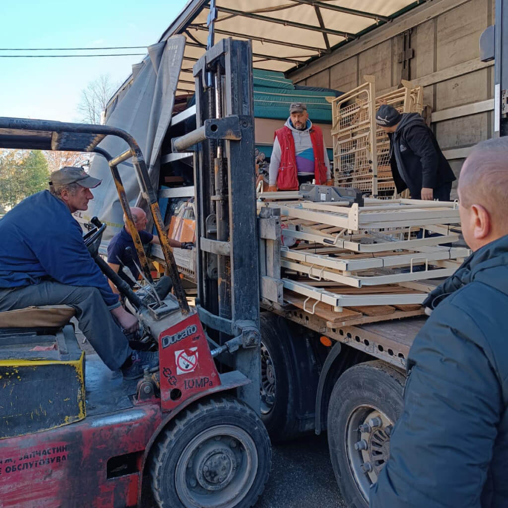 Update: в рамках роботи медичного проекту було відправлено до Снятинської багатопрофільної лікарні ( Івано-Франківська обл.) фуру гуманітарної допомоги