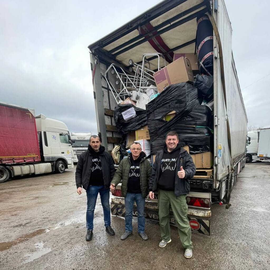 Завантажили у Львові фуру з гуманітарною допомогою для доставки на основний склад фонду в м. Бровари.