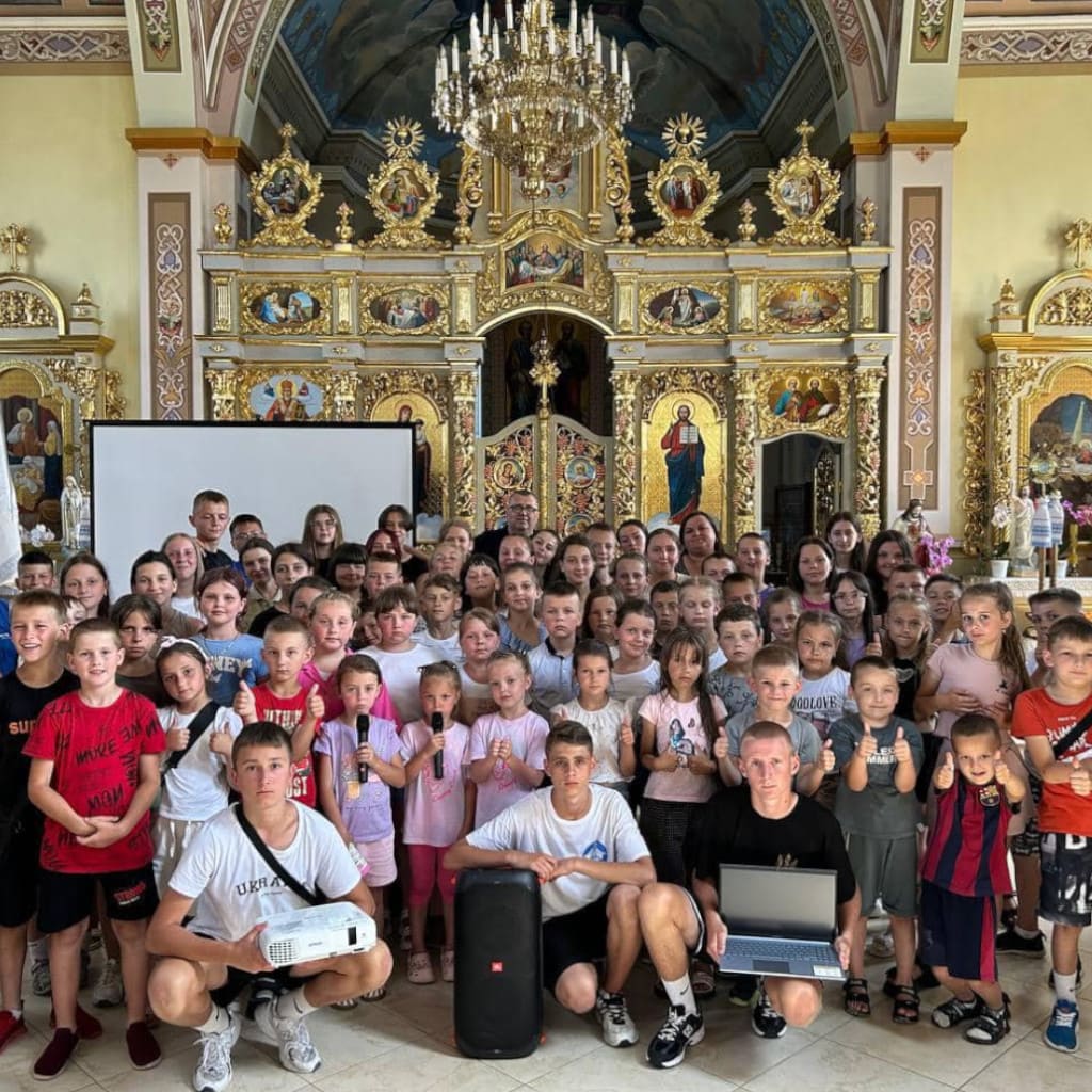 Дитячий проект підтримує дитячі заклади та колективи в Україні, зокрема і в релігійних громадах.