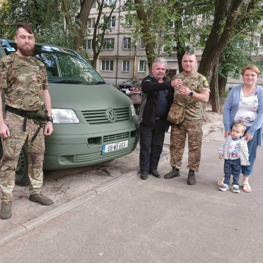 + 1 ￼ бус передано нашим парамедикам на Донецькому напрямку для евакуації поранених та доставки медикаментів.