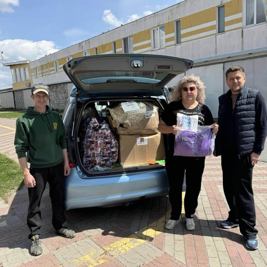 Передали до сіл Броварського району для малозабезпечених сімей одяг та взуття.