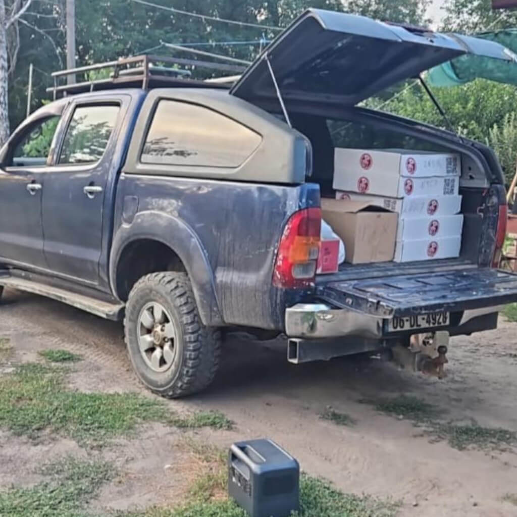 +1 ￼ повнопривідний джип передано нашим парамедикам на передову для евакуації поранених.