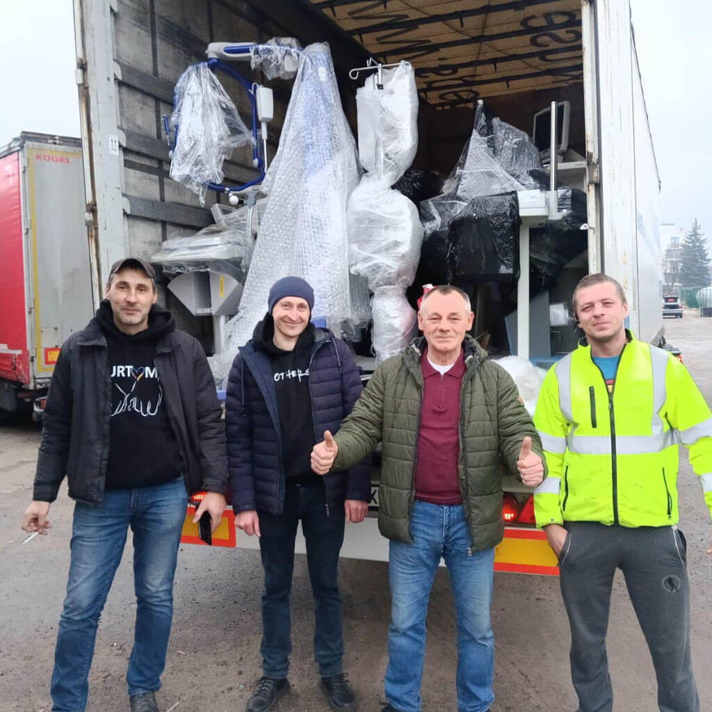 + 2 фури ￼ з гуманітарною допомогою прибули в Україну м. Львів.