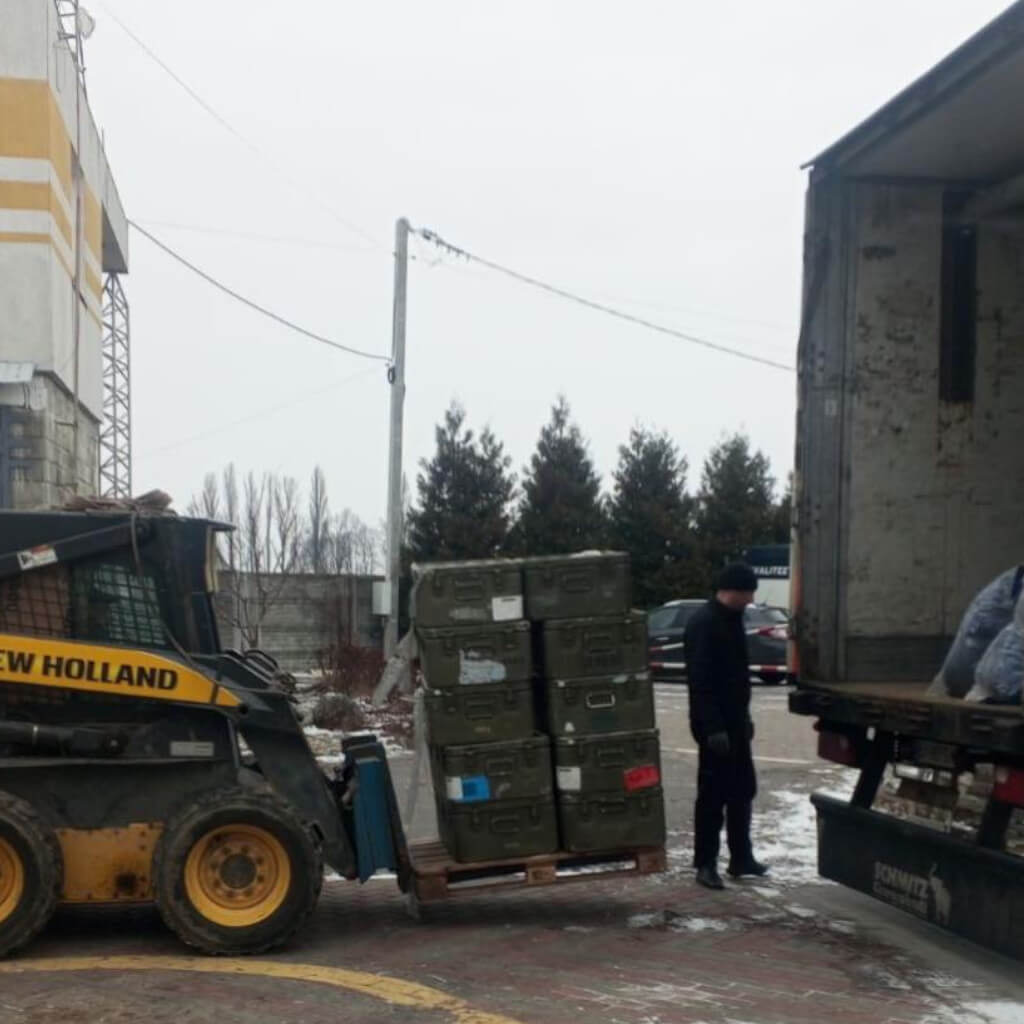 Прийняли на основному складі в м. Бровари фуру з гуманітарною допомогою, що прибула з Ірландії.