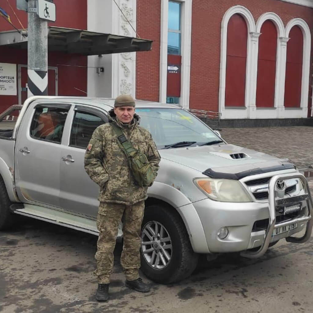 +1 джип ￼ переданий нашим Захисникам на Донецький напрямок для парамедиків.