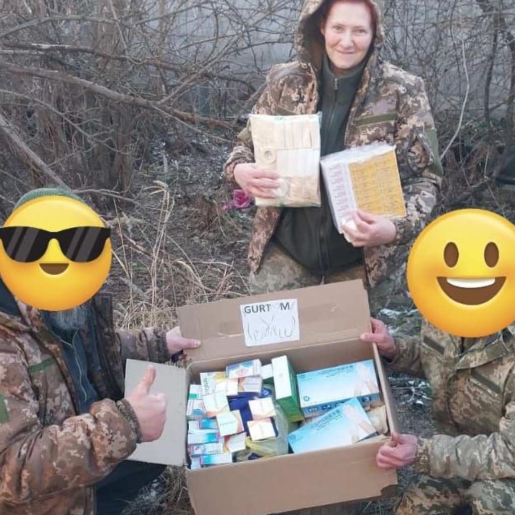 Передали на різні напрямки прифронтової зони продукти харчування, смаколики, протиїнові напої, хімічні грілки та покривала для потреб наших воїнів.