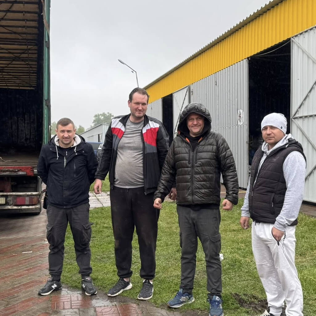 Прийняли на основному складі в м. Бровари фуру з гуманітарною допомогою, що прибула з Ірландії.