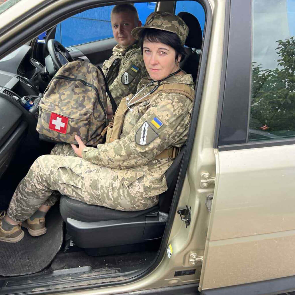 +1 ￼ Східний напрямок – передали для парамедиків повнопривідний джип.