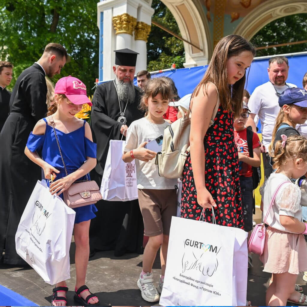 7 червня з нагоди дня Святої Тройці у Свято-Михайлівському Золотоверхому монастирі  відбувся благодійний захід для дітей військовослужбовців ССО ЗСУ.