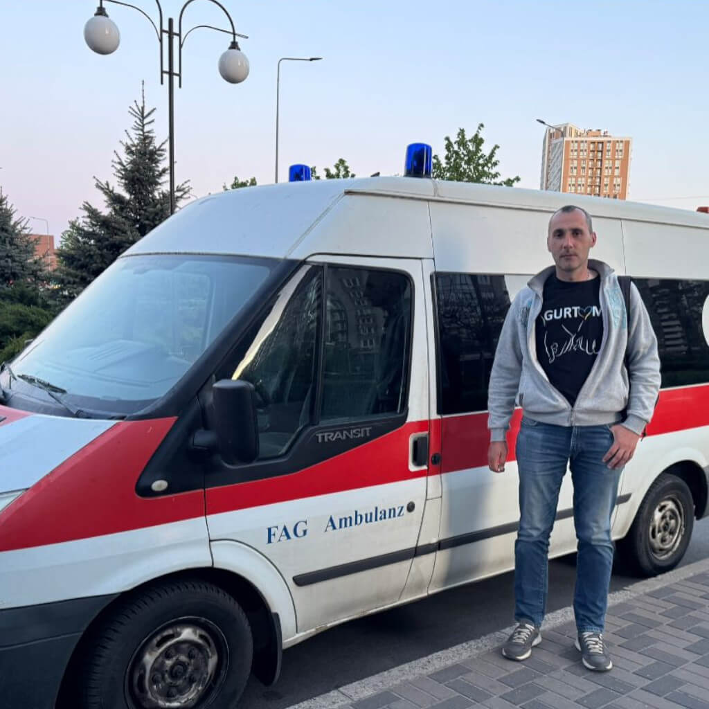￼ Сьогодні святкує День народження наш волонтер – Артем Богдан.