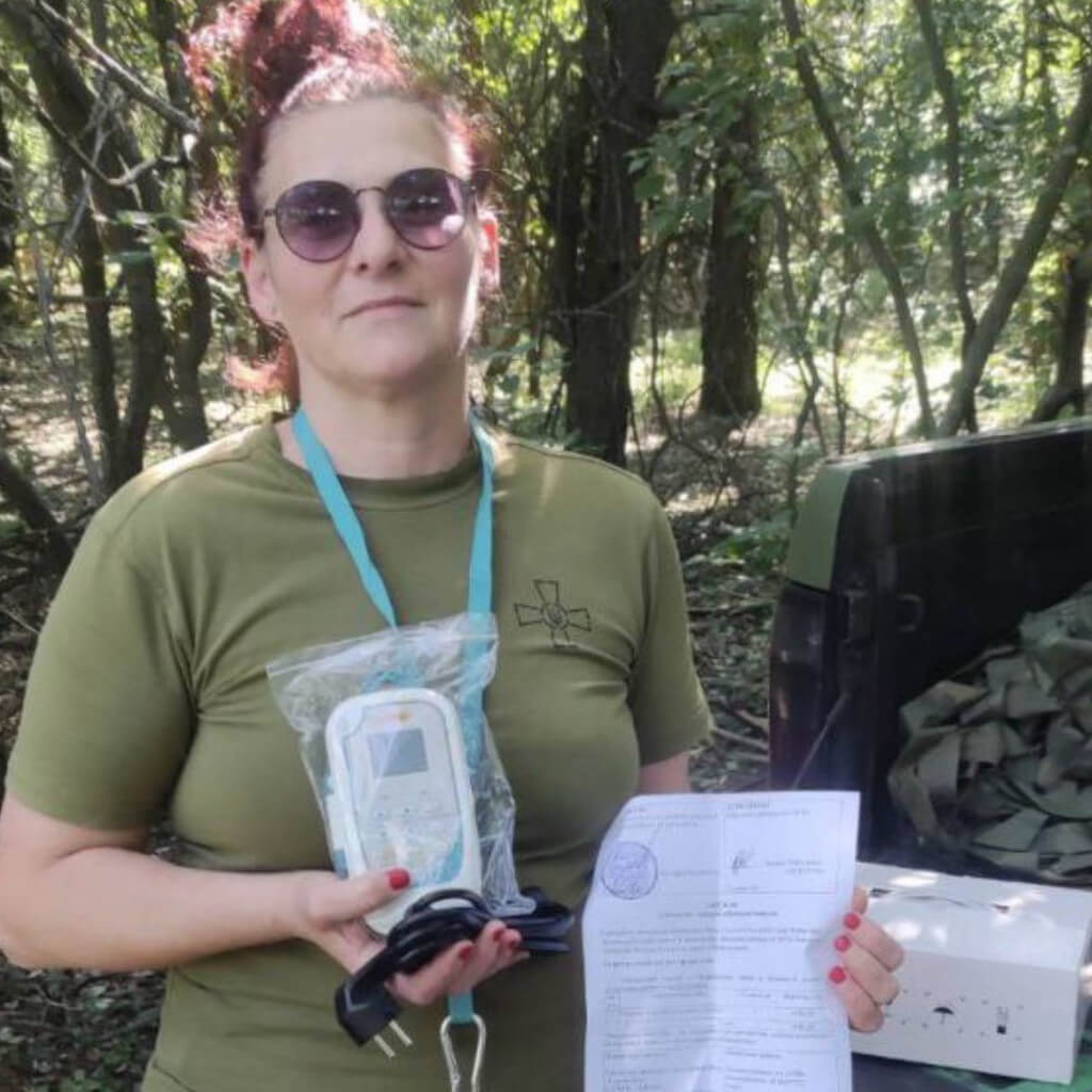 Разом з авто на Сумський напрямок передали для парамедиків підігрівач інфузійних розчинів.