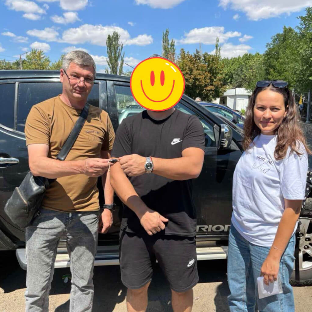 Херсонський напрямок – передали для парамедиків ще один пікап.