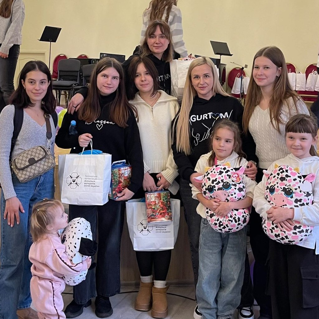 Спільно з Центр ветеранів ССО / SOF veterans center організували захід для дітей військовослужбовців, ветеранів, а також полеглих і зниклих безвісти воїнів ССО у Х￼мельницькій обласній філармонії.