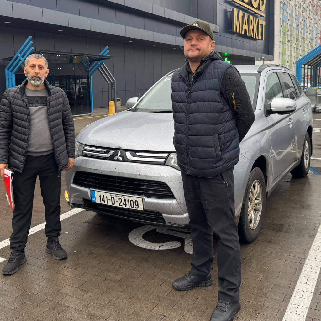 + 1  Донецький напрямок – передали для парамедиків джип.