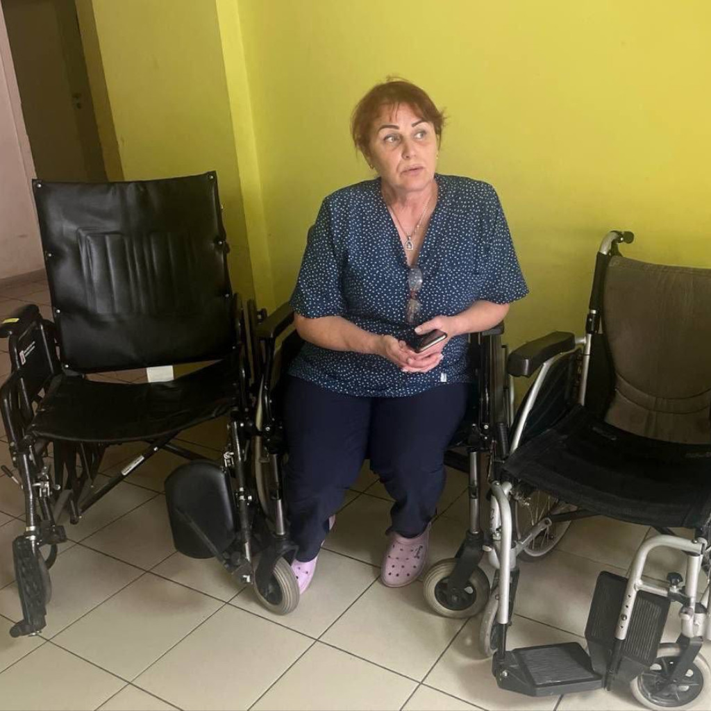 Передали інвалідні візки та ходунки по індивідуальних запитах.