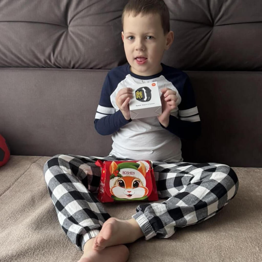 Свята продовжуються) Привітали подарунками, діток наших загиблих Захисників, чиї батьки вважаються безвісти зниклими та діток діючих військовослужбовців.