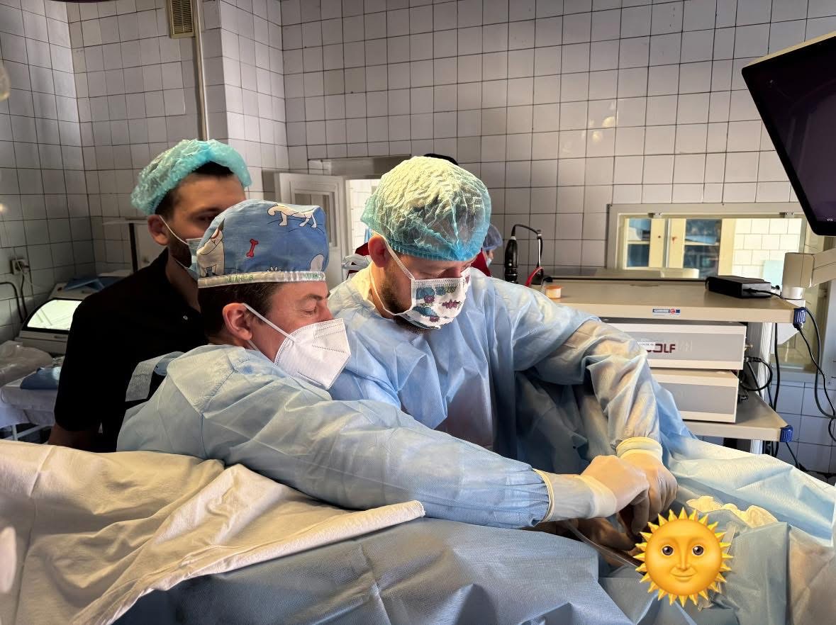 Медична команда під час операції